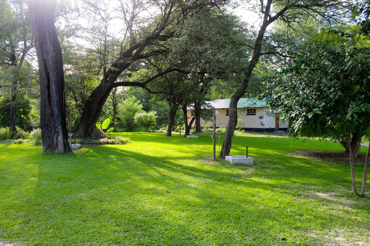 Caprivi Mutoya Lodge And Campsite Катима-Мулило Экстерьер фото